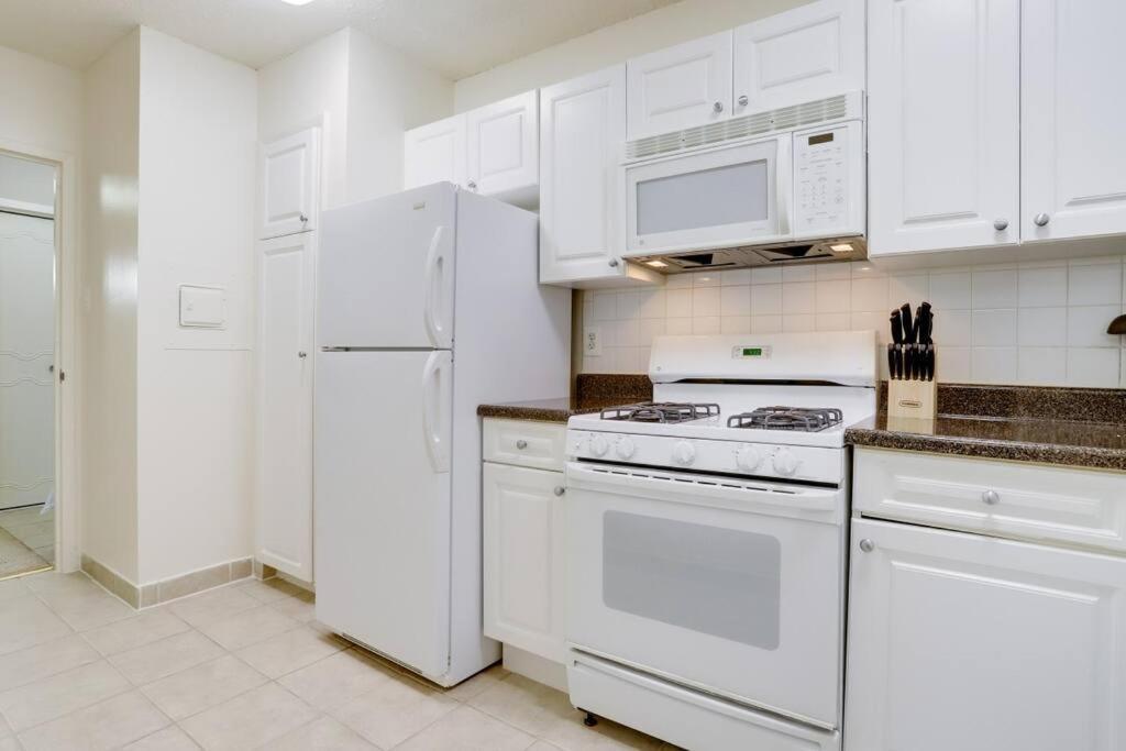 Awesome 1 Bedroom Apt + Den At Crystal City With Gym Arlington Exterior photo